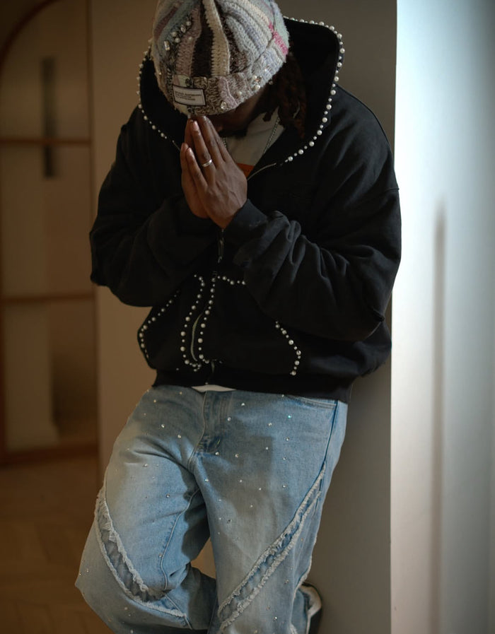 Black hoodie pearls