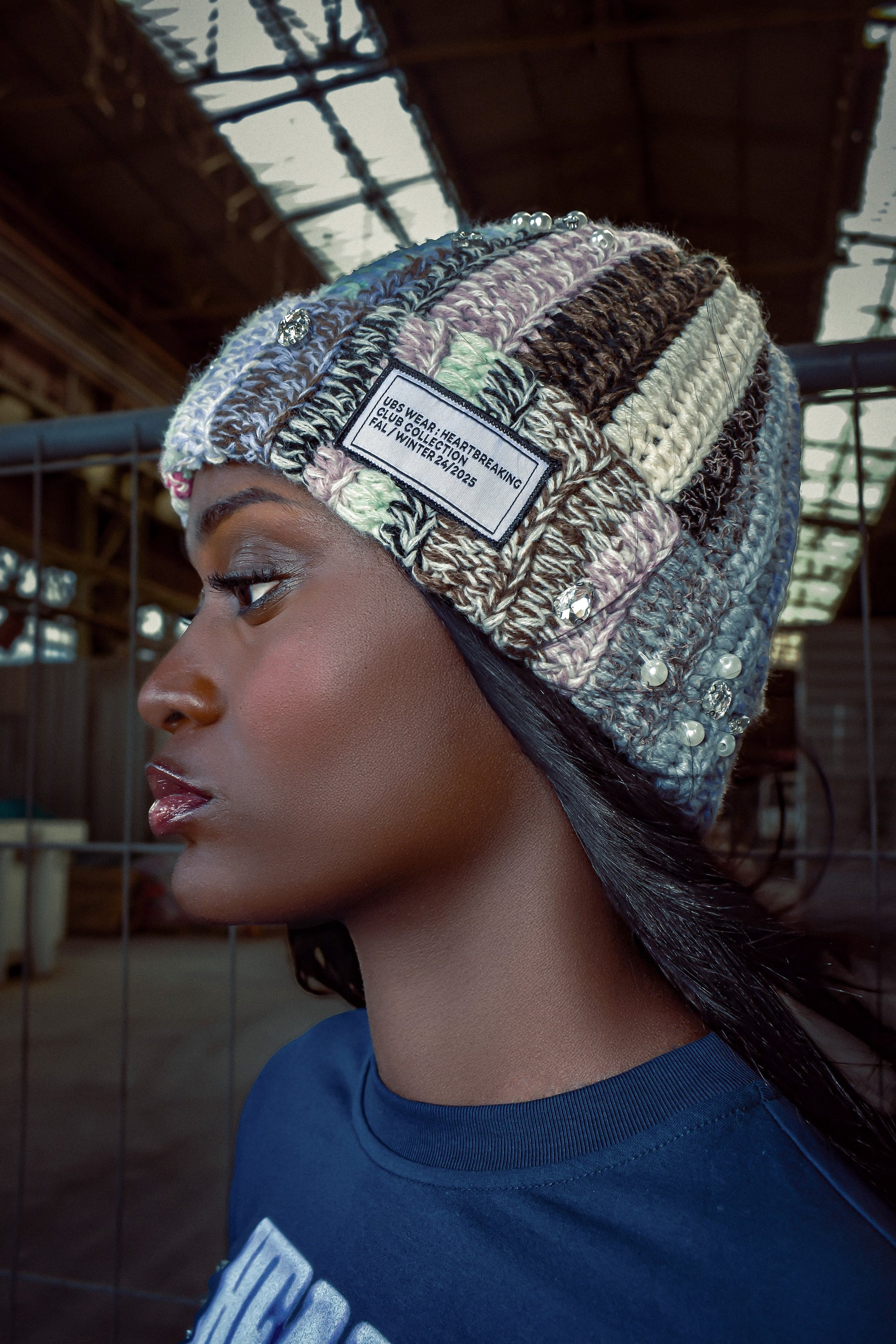 Bonnets en tricot violets